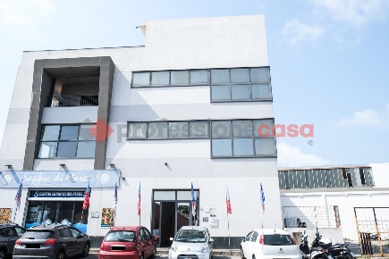 Foto Ufficio in Via Acqueviole 88, Milazzo di 81 m² con 4 locali in affitto