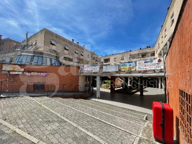 Foto Negozio in Piazza 29 agosto snc, Orte Orte Scalo di 72 m² in vendita