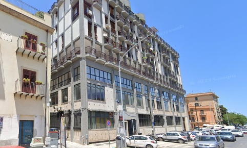 Foto Ufficio in Via Lincoln 21, Palermo Kalsa di 600 m² con 1 locali