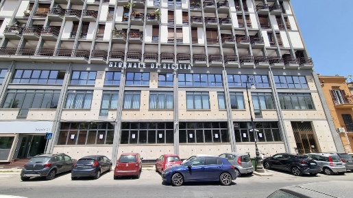 Foto Ufficio in Via Lincoln 21, Palermo Kalsa di 700 m² con 1 locali