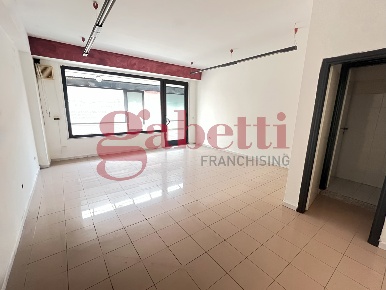Foto Negozio in Via Vittorio Alfieri snc, Venafro Centro di 35 m²