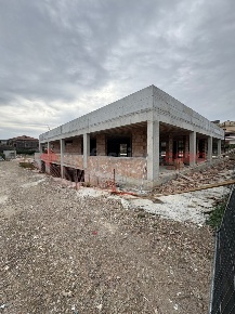 Foto Negozio in Via Brunelleschi snc, Caserta Via Ruggiero di 1100 m²