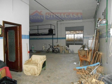 Foto Locale commerciale a Afragola di 160 m² con 3 locali in vendita