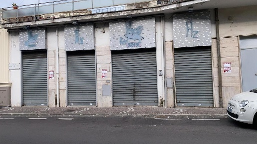 Foto Negozio in Via Michele De Chiara angolo Piazza Crispi 14/6, Aversa