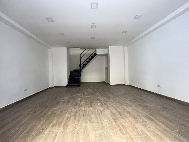 Foto Negozio in Luigi Settembrini, Napoli Centro Storico di 40 m²