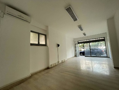 Foto Negozio in Via BOTTASSO 5, Terracina Centro di 50 m² con 2 locali
