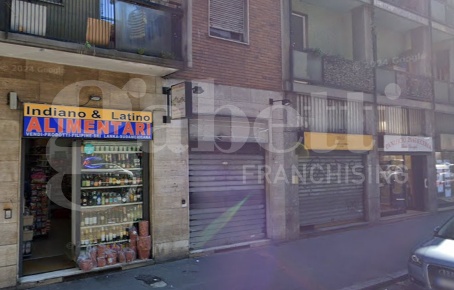 Foto Negozio in Lorenteggio, Milano Giambellino di 66 m² con 2 locali