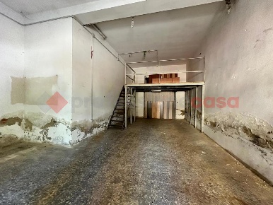 Foto Magazzino in LAZIO, Arezzo Via Marco Perennio di 52 m² con 1 locali