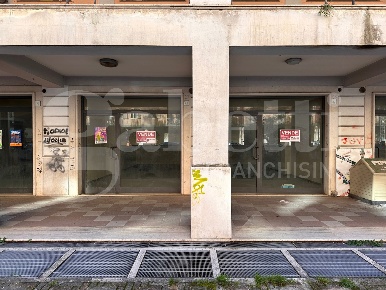 Foto Negozio in Via Campane 0, Avellino Centro Storico di 100 m² in vendita