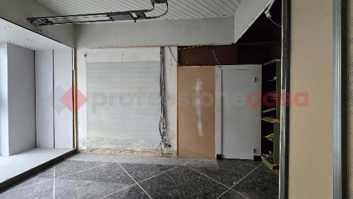 Foto Negozio in Marco Perennio, Arezzo Via Marco Perennio di 31 m²