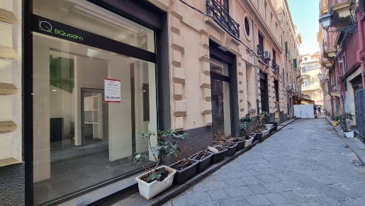 Foto Negozio in Via Sant'Euplio 62-64, Catania di 120 m² con 1 locali