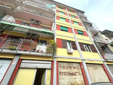 Foto Magazzino in girolamo imparato, Napoli Secondigliano di 10 m²