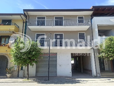 Foto Negozio in Trieste, Telese Terme di 90 m² con 1 locali in affitto