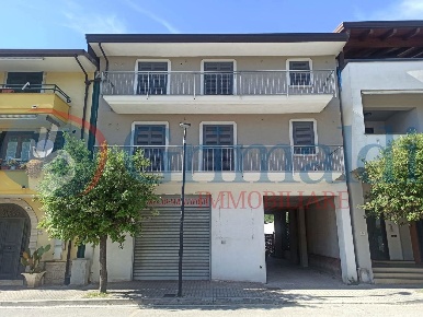 Foto Negozio in Trieste, Telese Terme di 90 m² in affitto