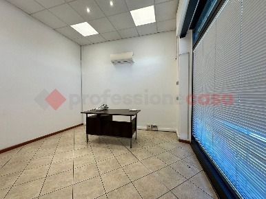 Foto Negozio in MARCO PERENNIO, Arezzo Via Fiorentina di 45 m² in affitto