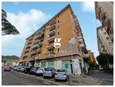 Foto Negozio in Orazio Flacco, Salerno Pastena - Pastena Alta di 105 m²