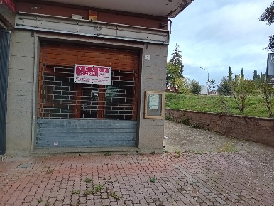 Foto Negozio in Via Giovanni XXIII 2, Civita Castellana Centro di 80 m²