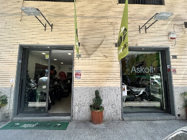 Foto Negozio in Via antonio e luigi sementini 36, Napoli Rione Alto