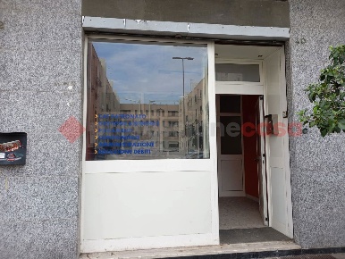 Foto Negozio in Via Daniele Petrera 40, Bari Picone di 43 m² con 1 locali