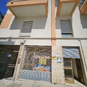 Foto Negozio in Via Francesco Crispi 72, Marsala Centro Urbano di 35 m²