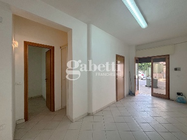 Foto Magazzino in Via John Fitzgerald Kennedy 5, Bagheria Centro di 54 m²