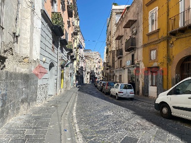 Foto Negozio in Via UniversitÃ  45, Portici di 33 m² con 1 locali