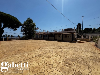 Foto Negozio in Via Patti snc, Patti San Giorgio di 170 m² con 1 locali