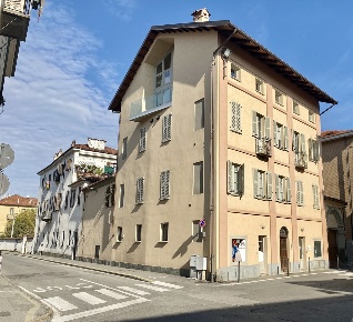 Foto Negozio in Piazza Molineri 5, Savigliano Centro di 43 m² con 2 locali