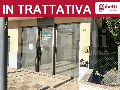 Foto Negozio in Via Le Pastine 45, Sermoneta Carrara Pontenuovo di 35 m²