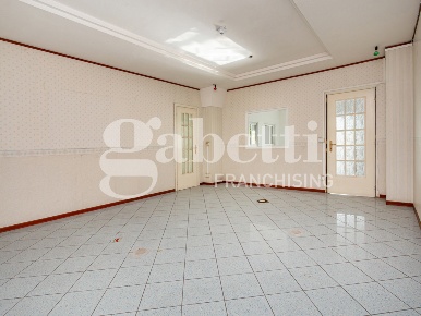 Foto Negozio in Via Giacomo Brodolini 1, Mugnano di Napoli Centro di 150 m²