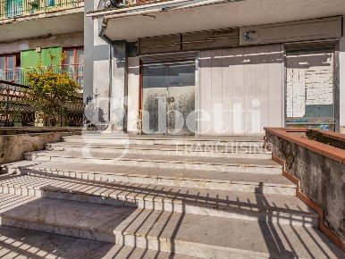 Foto Negozio in Via Giacomo Brodolini 1, Mugnano di Napoli Centro di 135 m²