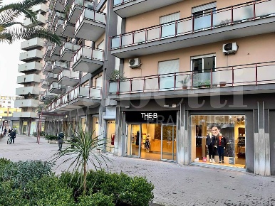 Foto Negozio in Via Leonardo da Vinci 54/56D, Palermo Malaspina di 355 m²