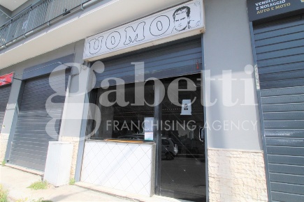 Foto Negozio in Volpicelli, Arzano di 25 m² in affitto