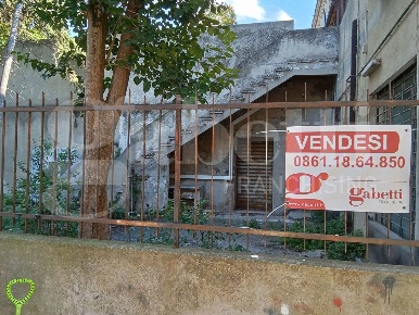 Foto Magazzino in Via Galileo Galilei 56, Giulianova Centro di 61 m²