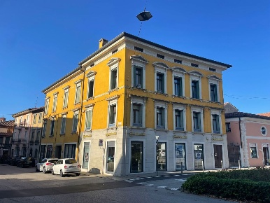 Foto Ufficio in Piazzale Trento 3, Bassano del Grappa Centro di 300 m²