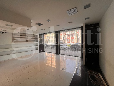 Foto Negozio in Via GIAMBELLINO 5, Milano Piazza Napoli di 212 m²