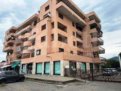 Foto Ufficio in Via Alessandro Volta 90, Rende Quattromiglia di 363 m²