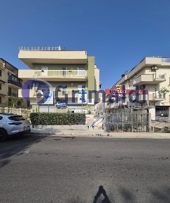 Foto Negozio in Via FALCONE - MORVILLO 18, Bagheria Centro di 400 m²