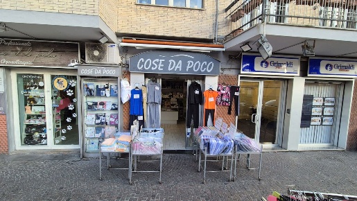 Foto Negozio in Via Antonino D'Antona 10, Napoli Rione Alto di 20 m²