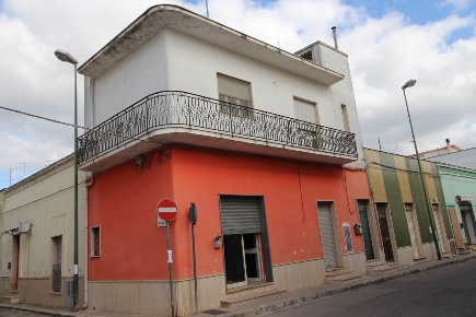 Foto Negozio in Via Chidro 18, Manduria Centro di 40 m² con 2 locali