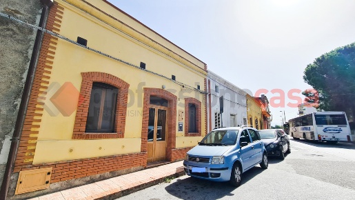 Foto Negozio in Via Parco Vecchio 51, Milazzo di 100 m² in affitto