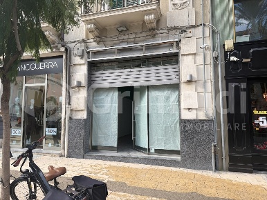 Foto Negozio in Viale San Martino snc, Messina San Martino di 80 m²