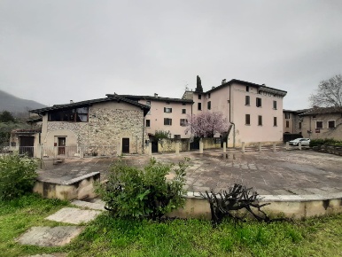 Foto Ristorante in Via Giacomo Puccini, Roè Volciano Roé di 238 m²