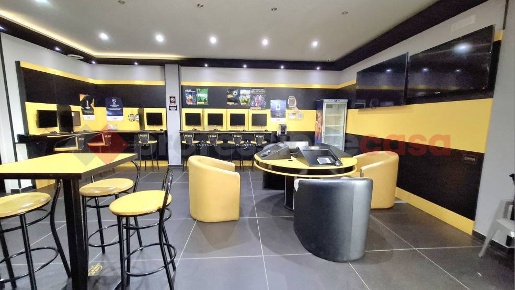 Foto Negozio in Via Vittoria 30, Siano di 105 m² con 1 locali in vendita