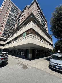 Foto Negozio in Via CURIO DENTATO 23, Terni Centro di 740 m² in vendita