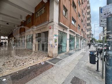 Foto Negozio in Via Marchese di Roccaforte 37, Palermo di 160 m² in vendita