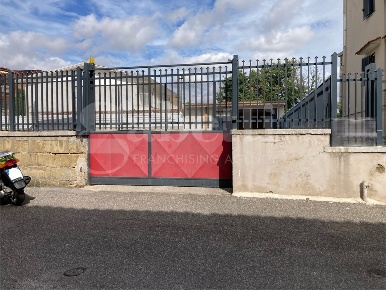 Foto Negozio in Cupa della Filanda, Napoli Piscinola di 50 m² con 1 locali