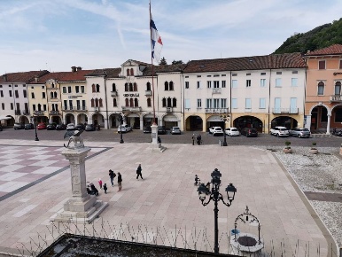 Foto Ufficio a Marostica Centro di 300 m² con 3 locali in affitto