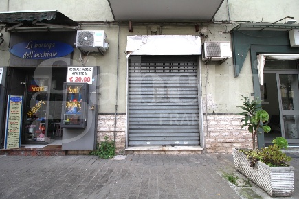 Foto Negozio in Via Pecchia 130, Arzano di 20 m² con 1 locali in affitto