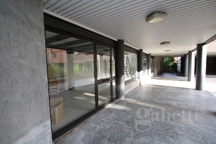 Foto Negozio in Sant'Ambrogio, Busto Arsizio Piazza Santa Maria di 40 m²